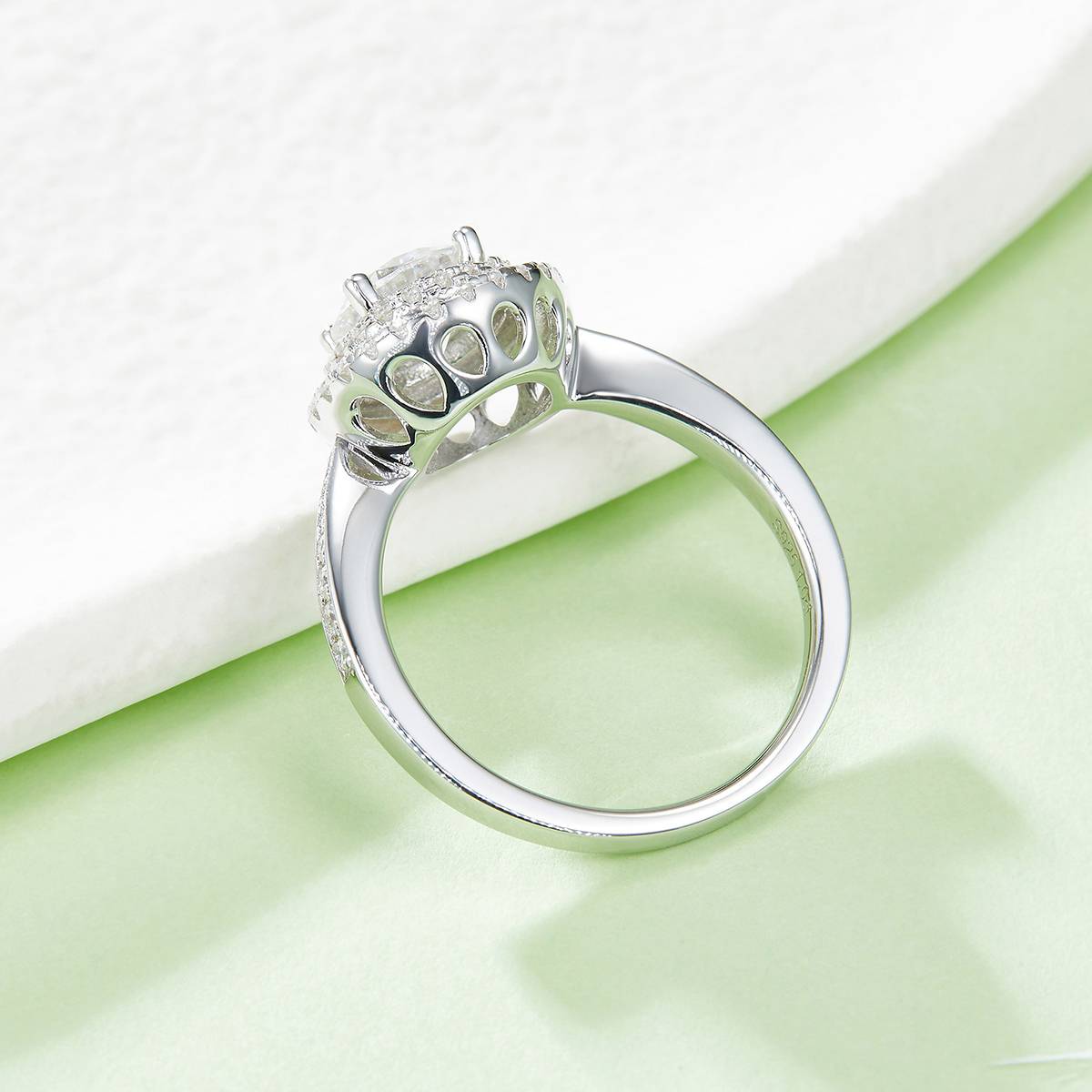 Exquisite round S925 silver plated white gold moissanite diamond women's ring 1.0 carat D-grade